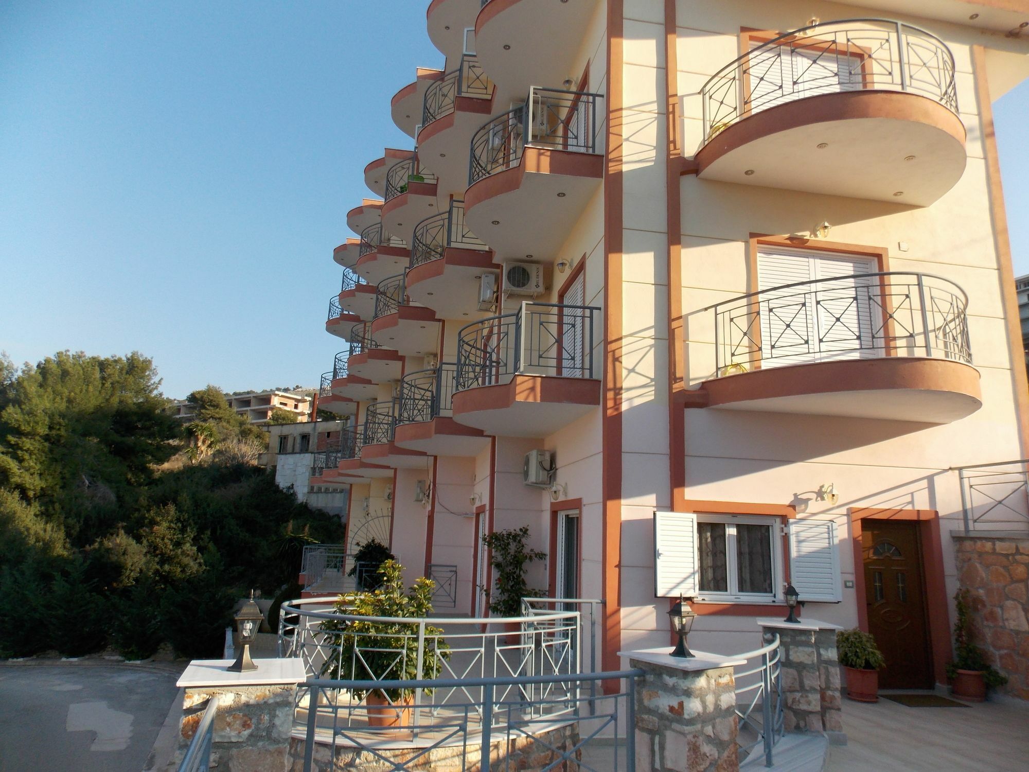 Unico 3*